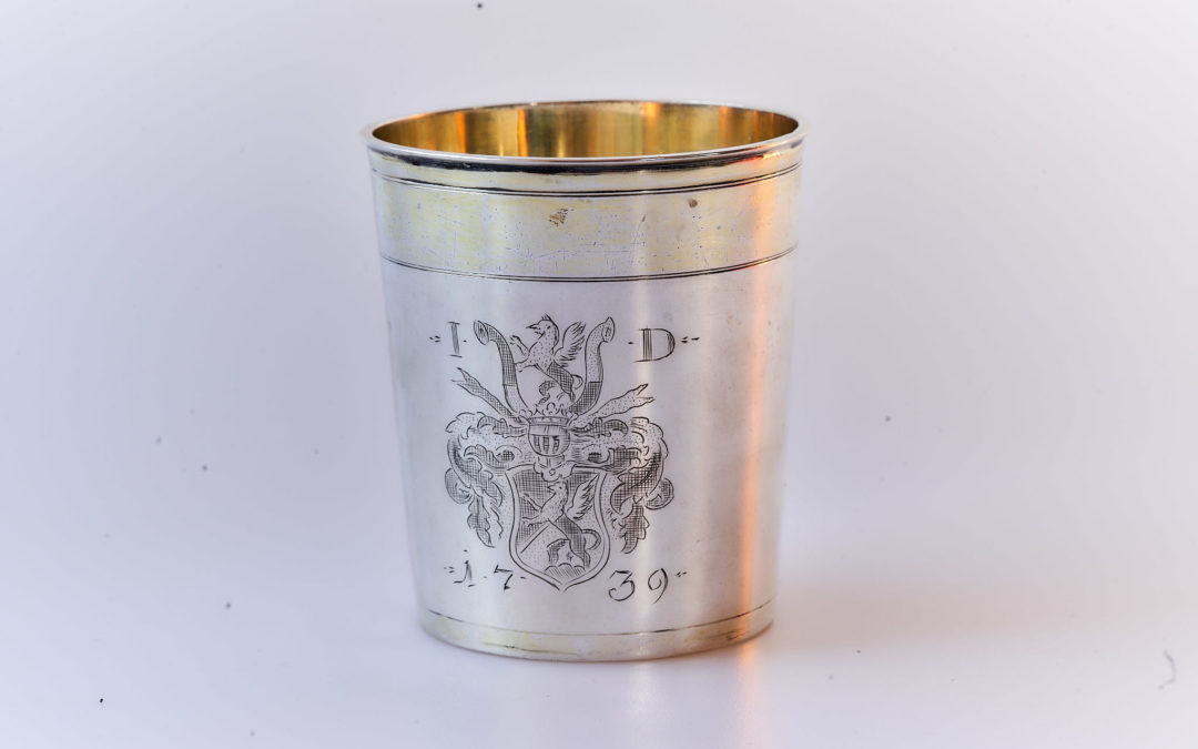 Feiner Augsburg Silber Wappenbecher des 17. Jahrhunderts